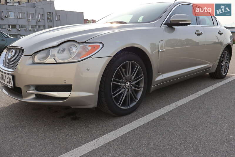 Седан Jaguar XF 2010 в Киеве