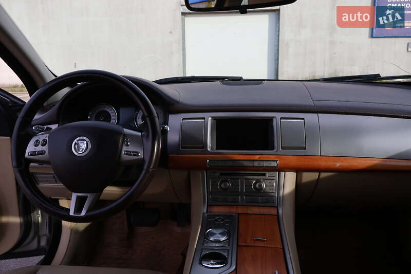 Седан Jaguar XF 2010 в Киеве