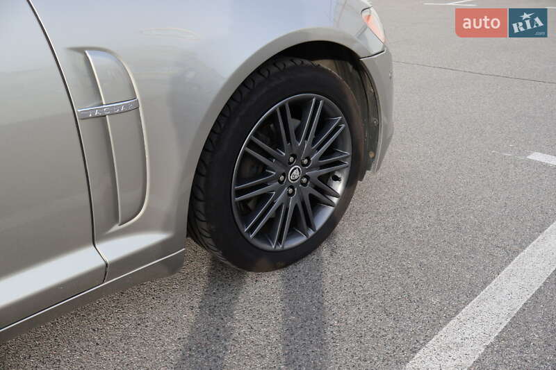 Седан Jaguar XF 2010 в Киеве