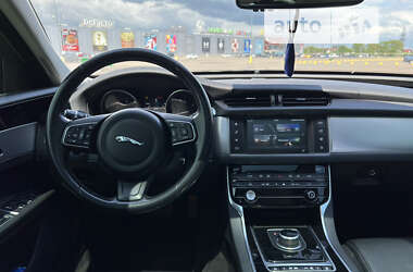 Седан Jaguar XF 2016 в Одесі