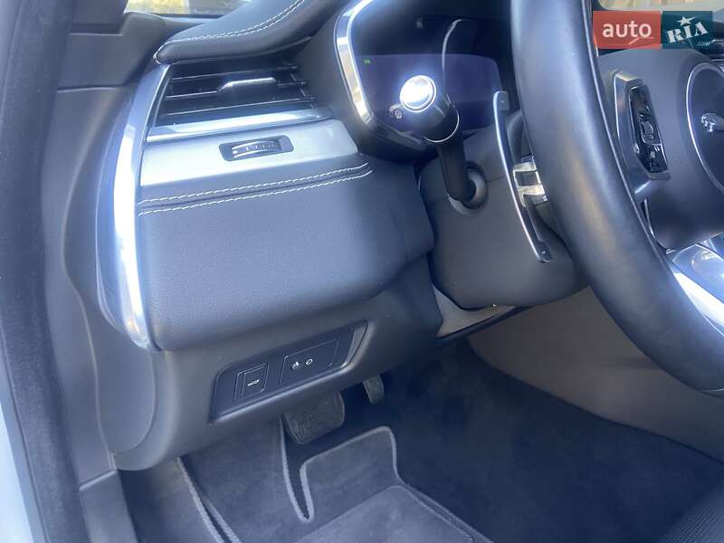 Седан Jaguar XF 2021 в Тернополе