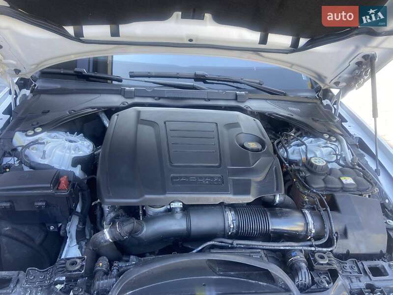 Седан Jaguar XF 2021 в Тернополе