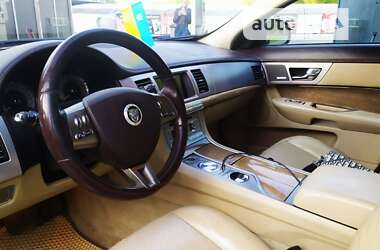 Седан Jaguar XF 2008 в Кременчуці