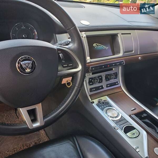 Седан Jaguar XF 2014 в Киеве