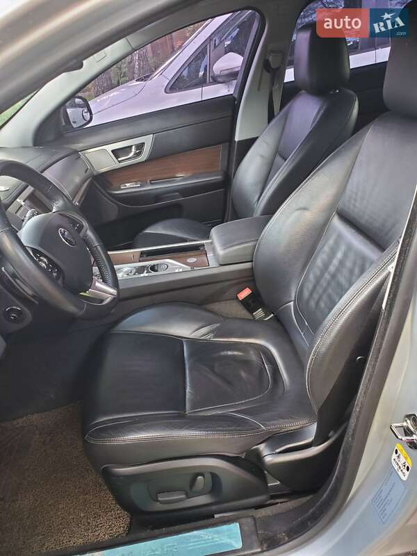 Седан Jaguar XF 2014 в Киеве