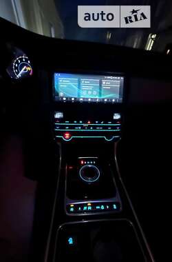Седан Jaguar XF 2016 в Чернігові