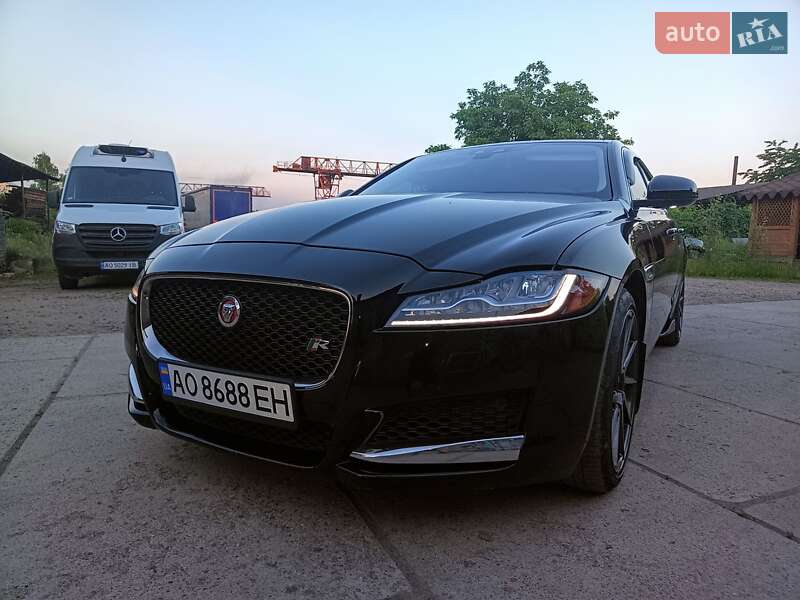 Седан Jaguar XF 2015 в Тячеві