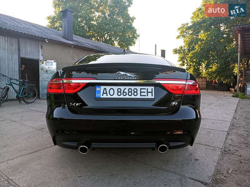 Седан Jaguar XF 2015 в Тячеві