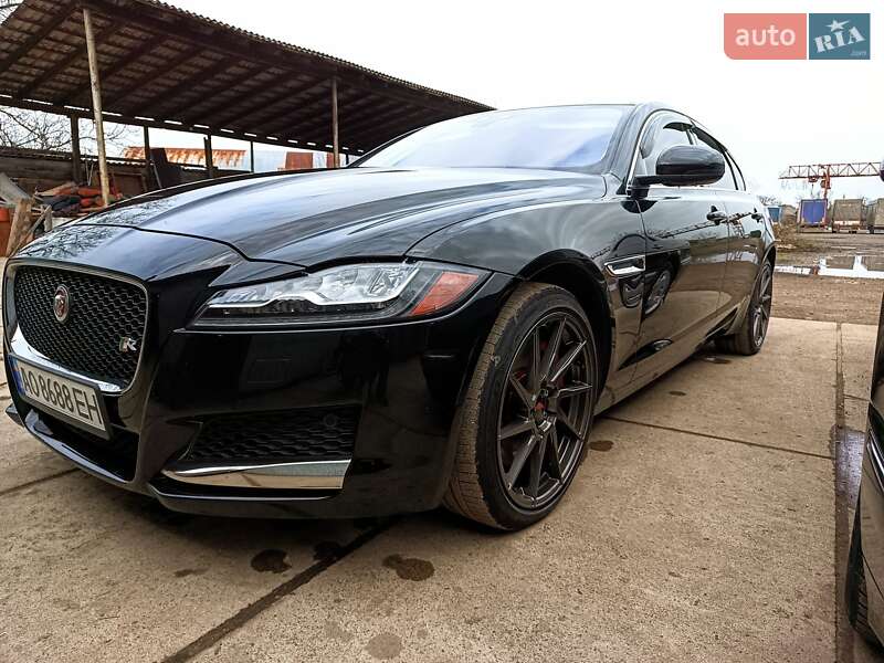 Седан Jaguar XF 2015 в Тячеві
