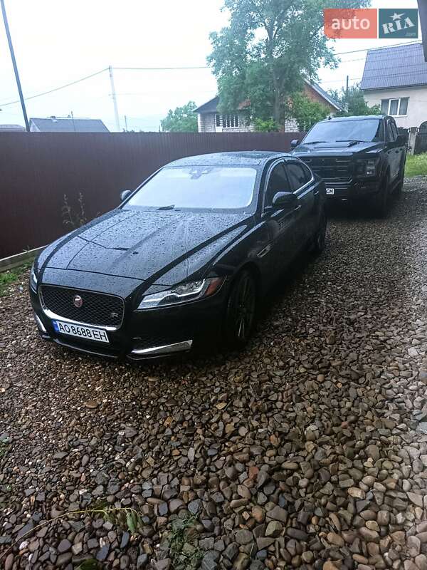 Седан Jaguar XF 2015 в Тячеві