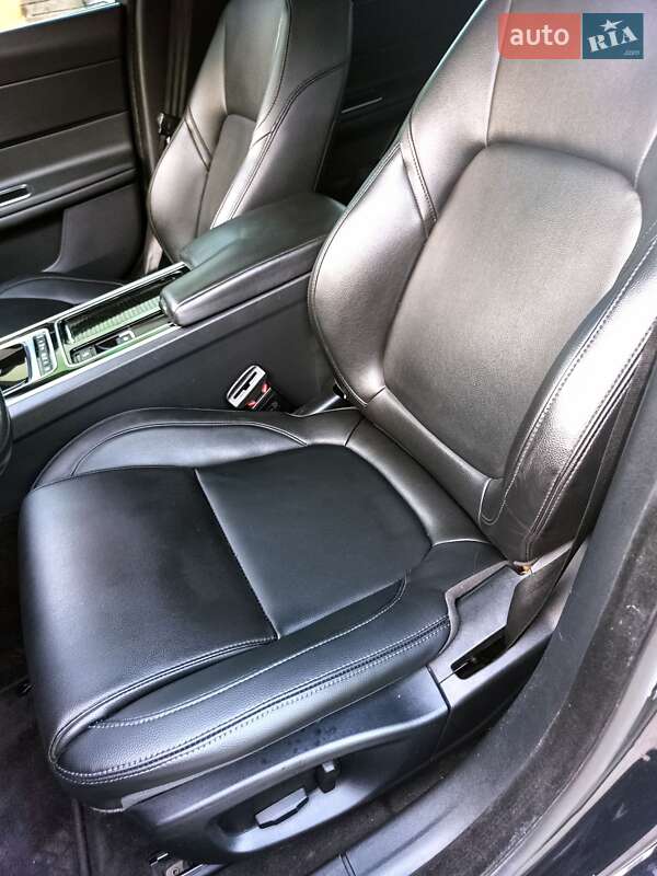 Седан Jaguar XF 2015 в Тячеві