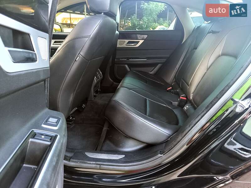 Седан Jaguar XF 2015 в Тячеві