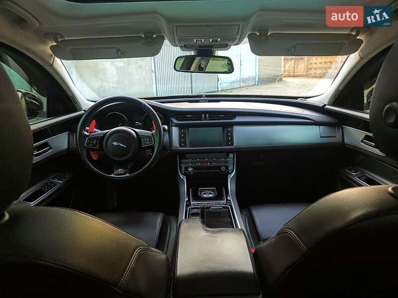 Седан Jaguar XF 2015 в Тячеві