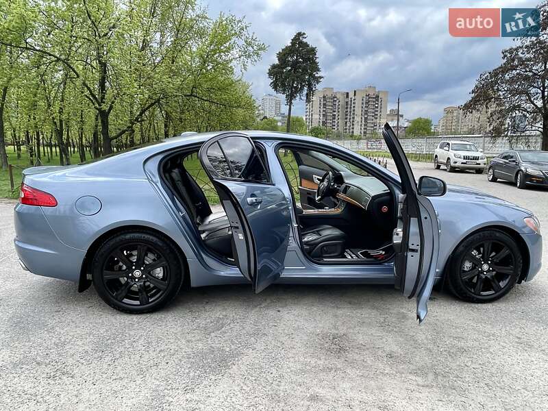 Седан Jaguar XF 2008 в Києві
