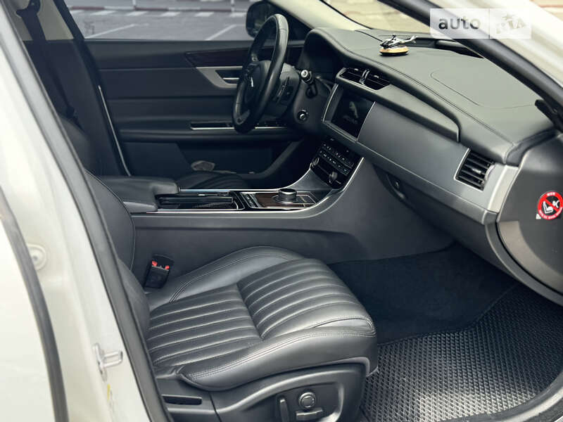 Седан Jaguar XF 2016 в Коломые фото 39 Седан Jaguar XF 2016 в Коломые