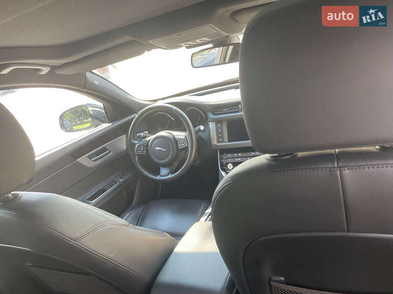 Седан Jaguar XF 2015 в Киеве