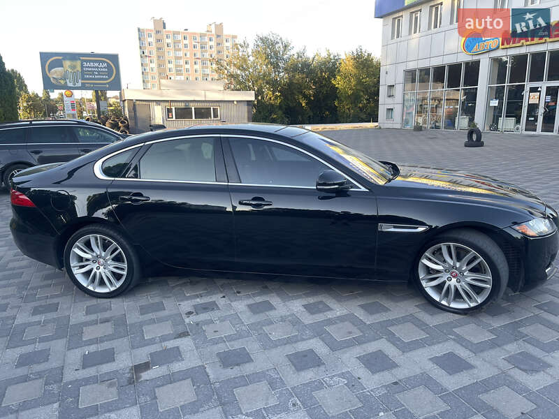 Седан Jaguar XF 2016 в Хмельницком