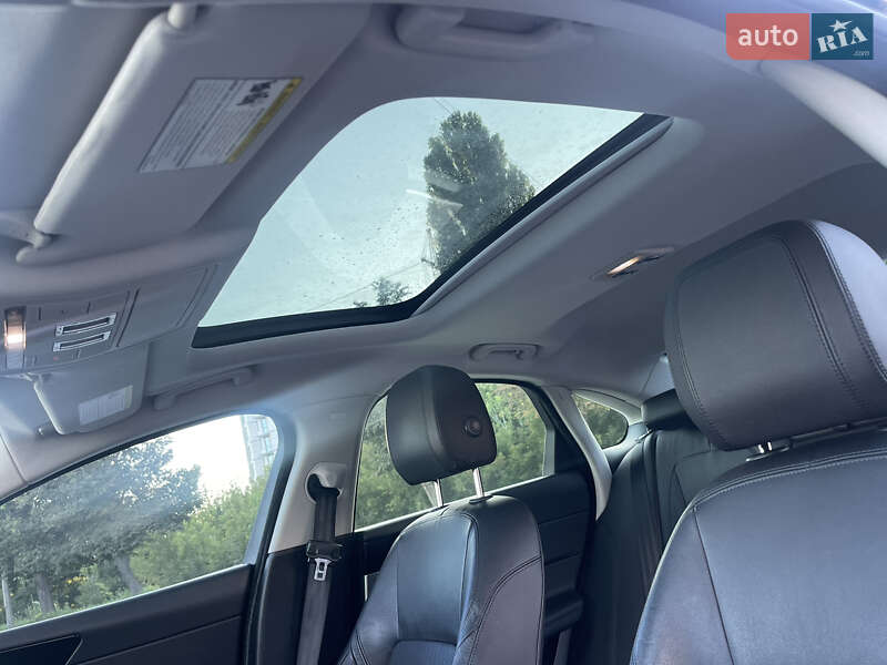 Седан Jaguar XF 2016 в Хмельницком