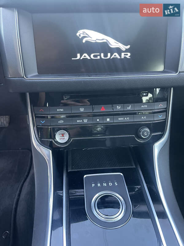 Седан Jaguar XF 2016 в Хмельницком
