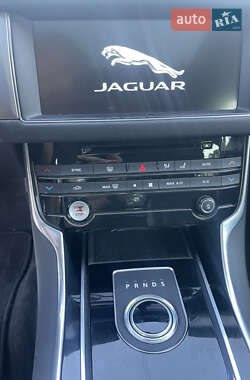 Седан Jaguar XF 2016 в 