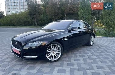 Седан Jaguar XF 2016 в 