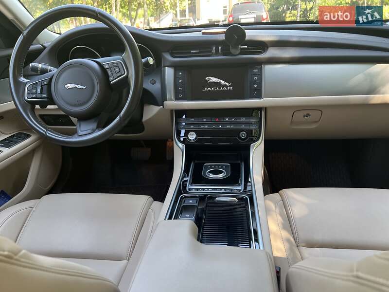 Седан Jaguar XF 2017 в Киеве