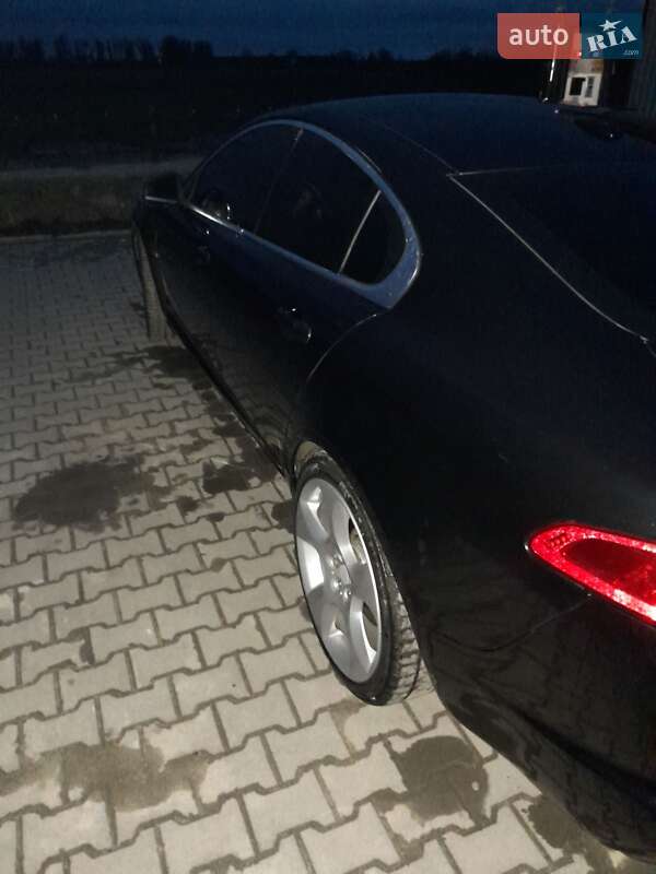 Седан Jaguar XF 2009 в Казатине