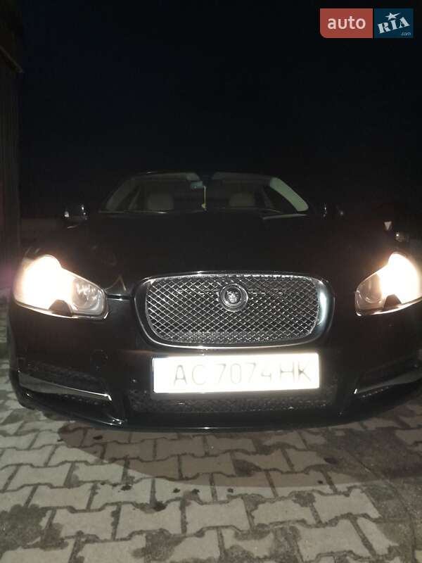 Седан Jaguar XF 2009 в Казатине