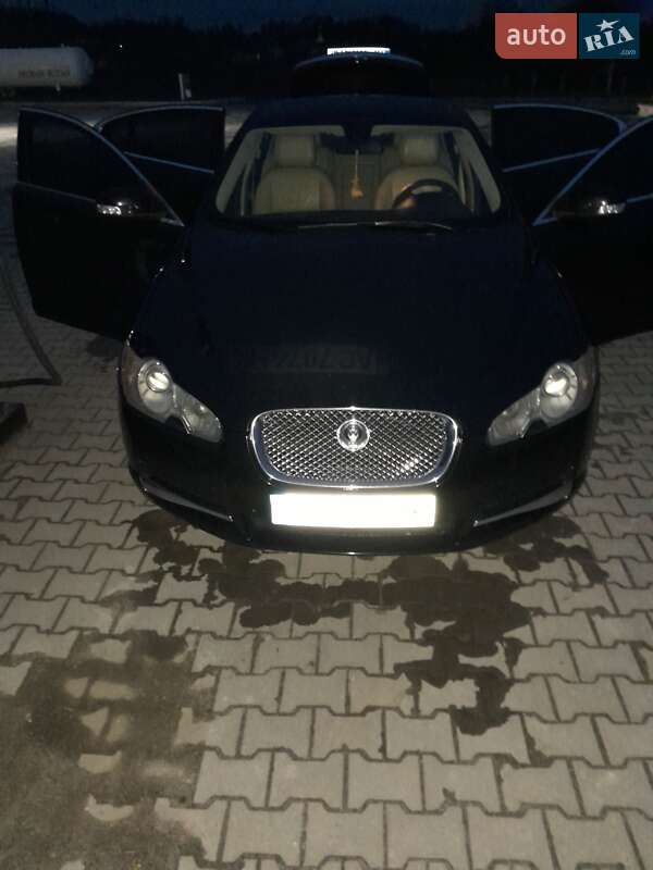 Седан Jaguar XF 2009 в Казатине