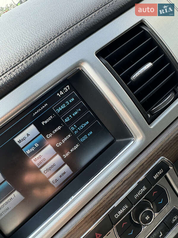 Седан Jaguar XF 2013 в Черновцах