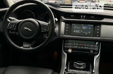 Седан Jaguar XF 2017 в Львове