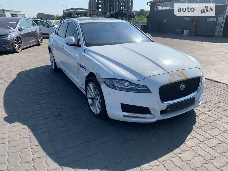 Jaguar XF 