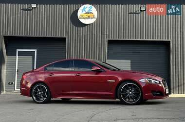 Седан Jaguar XF 2015 в 