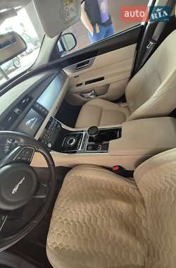 Седан Jaguar XF 2016 в 