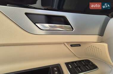Седан Jaguar XF 2016 в 