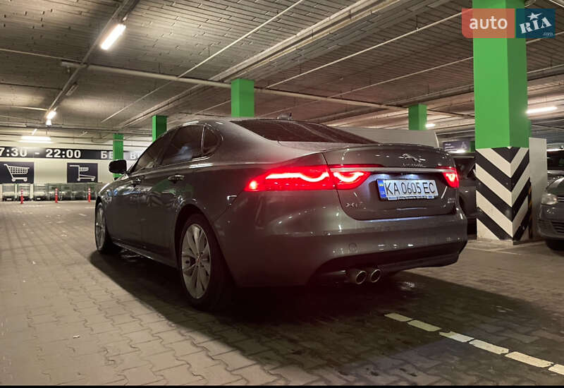 Седан Jaguar XF 2016 в Киеве