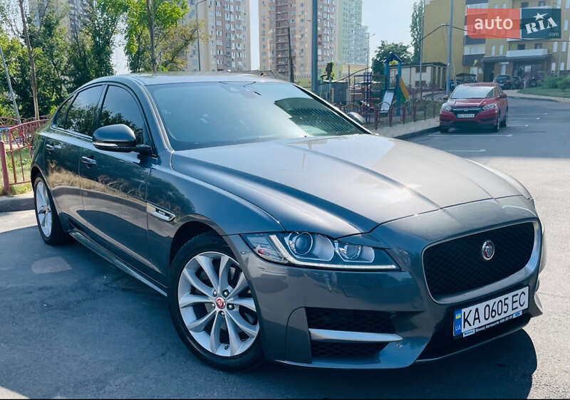 Седан Jaguar XF 2016 в Киеве