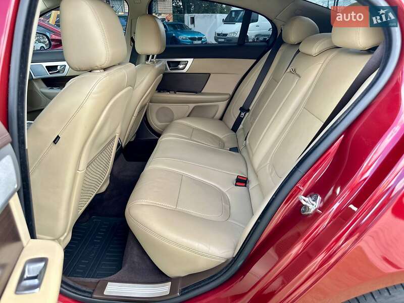 Jaguar XF 2012