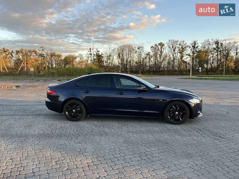 Седан Jaguar XF 2016 в Радивиліві
