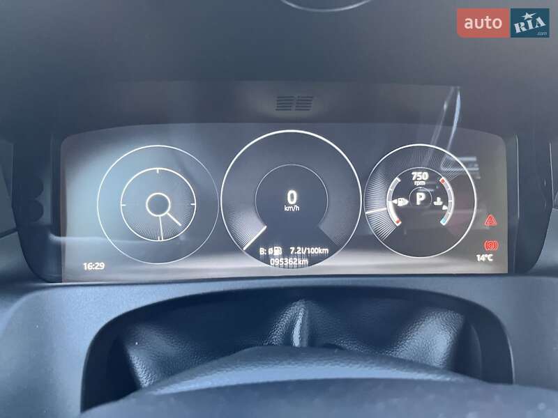 Седан Jaguar XF 2016 в Радивиліві