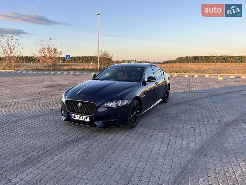 Седан Jaguar XF 2016 в Радивиліві