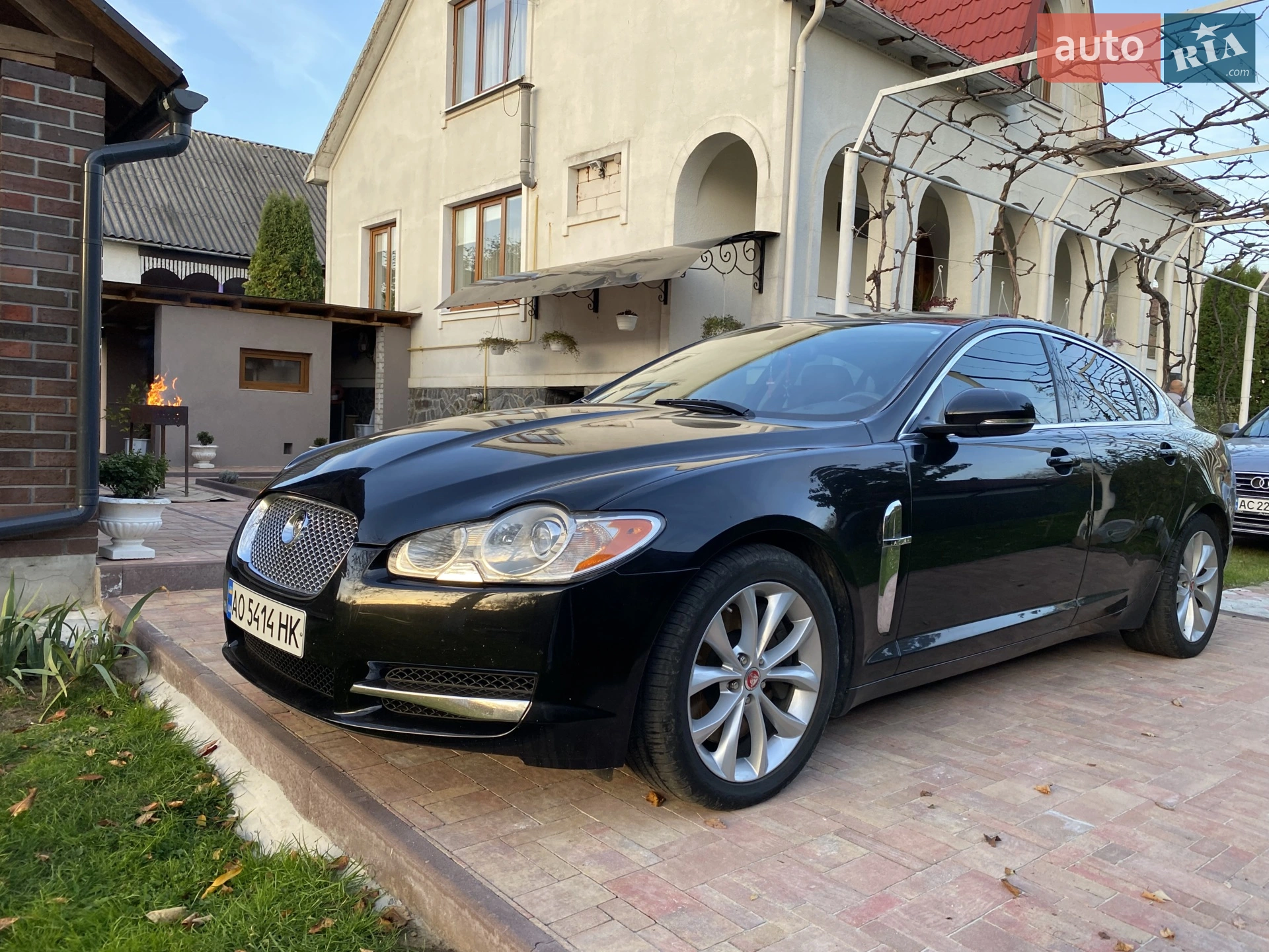 2010 Jaguar XF - мініатюра 3