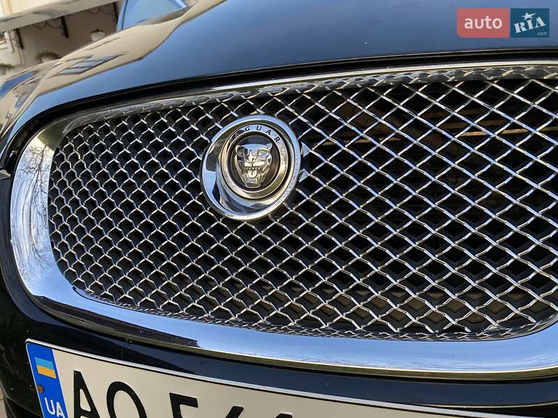 Седан Jaguar XF 2010 в Мукачевому