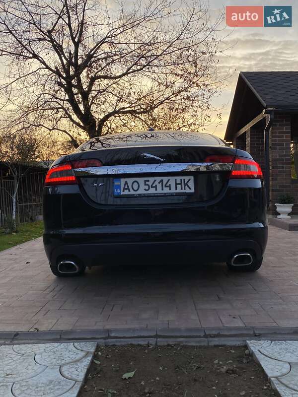 Седан Jaguar XF 2010 в Мукачевому