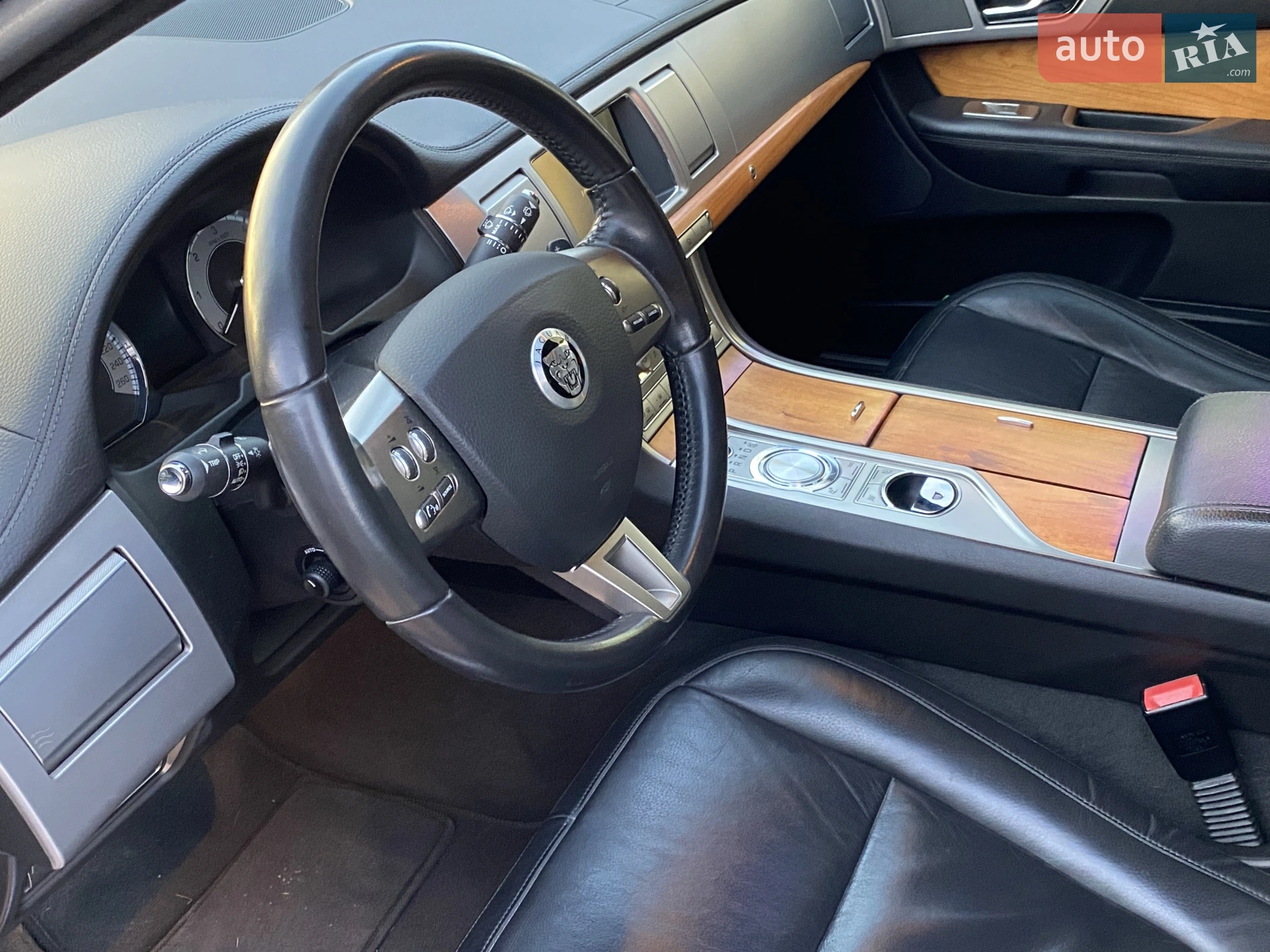 2010 Jaguar XF - мініатюра 16