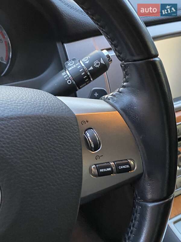 Седан Jaguar XF 2010 в Мукачевому