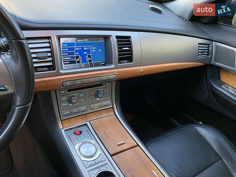 Седан Jaguar XF 2010 в Мукачевому