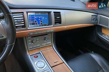 Седан Jaguar XF 2010 в 
