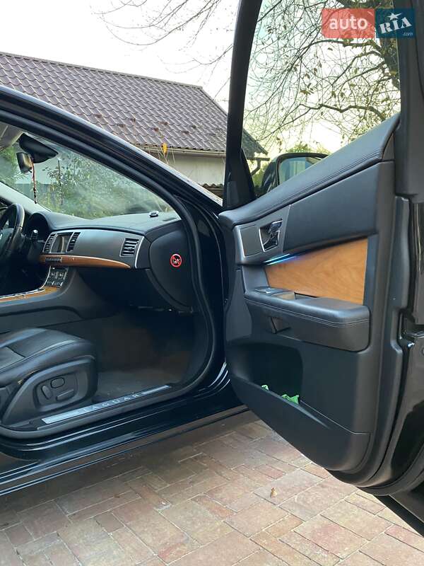 Седан Jaguar XF 2010 в Мукачевому