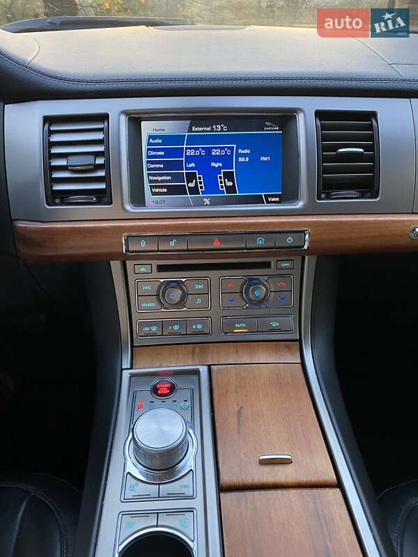Седан Jaguar XF 2010 в Мукачевому